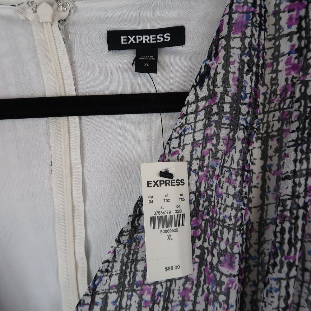 NWT Express XL Women's Long Sleeve Wrap Romper Jumpsuit Black Purple - Picture 3 of 6